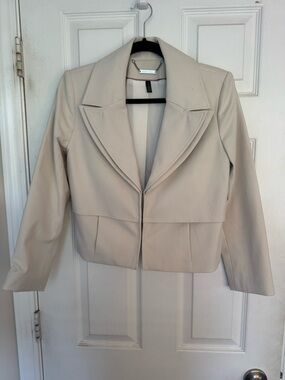 White House Black Market Cream Cropped Blazer Jacket (size 8)